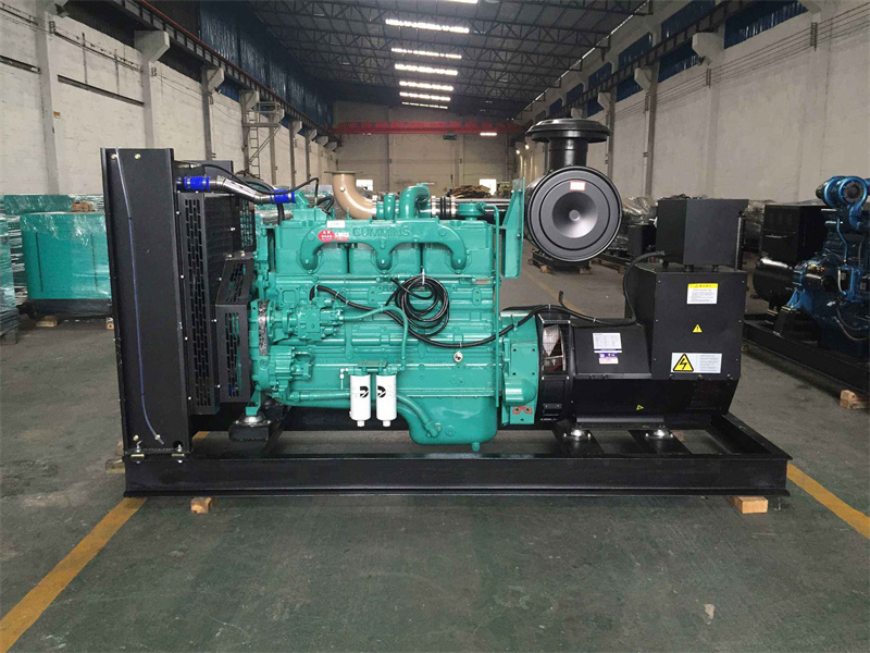 浈江如何判断一个电压表是否具有自动量程切换功能？