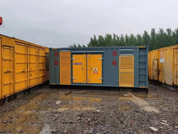 浈江柴油发电机如何判断干式空气滤清器是否需要更换？